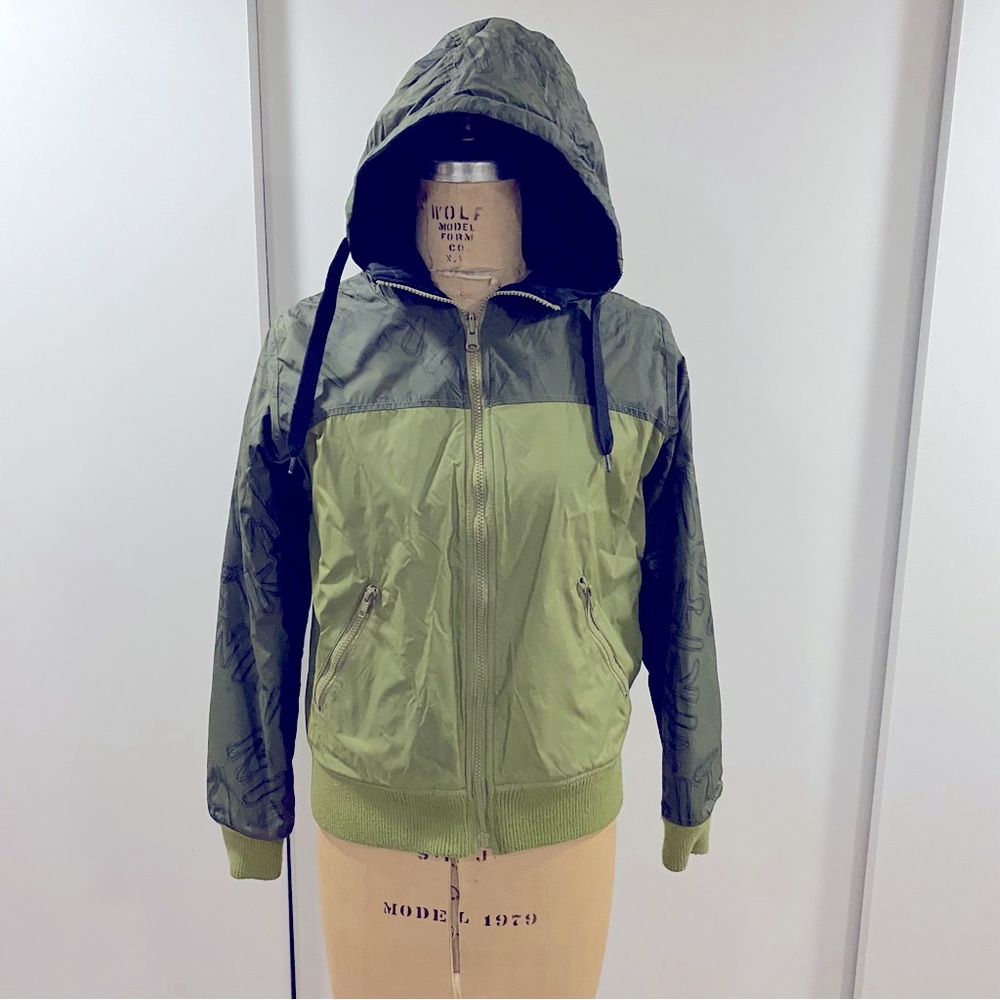 Nikita snowboard ski jacket shell Reversable small/medium hooded style